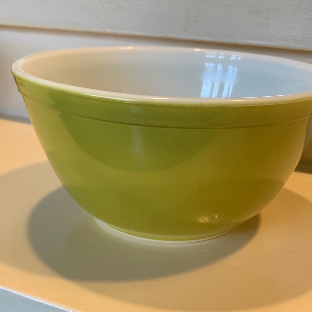 Pyrex Avacado Green Mixing Bowl